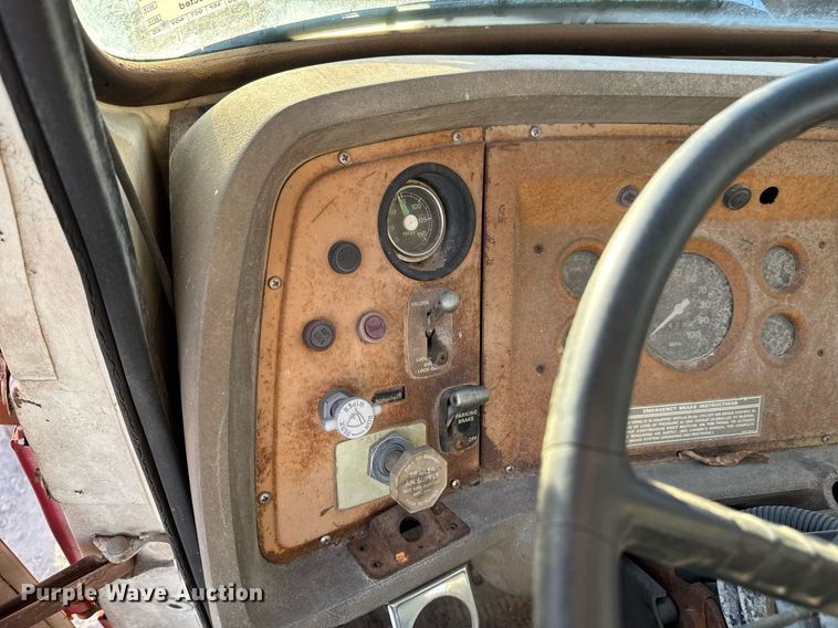 image for item DO0055 1978 Ford F800 crane truck