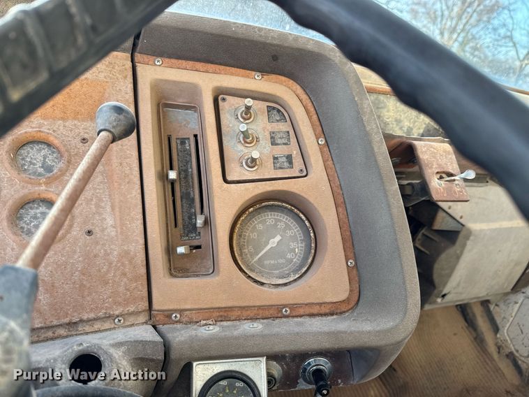 image for item DO0055 1978 Ford F800 crane truck