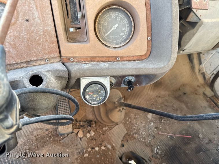 image for item DO0055 1978 Ford F800 crane truck