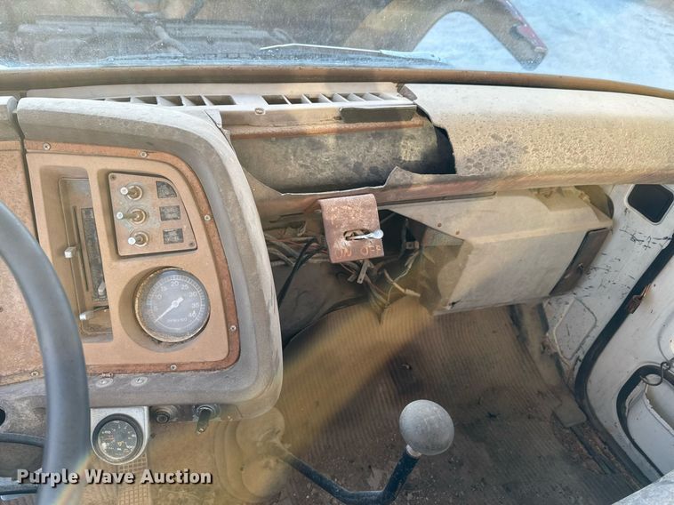 image for item DO0055 1978 Ford F800 crane truck