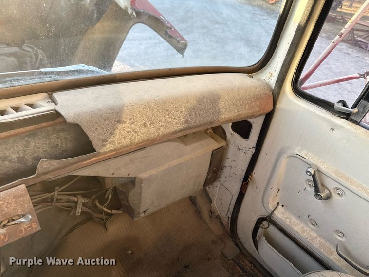 image for item DO0055 1978 Ford F800 crane truck