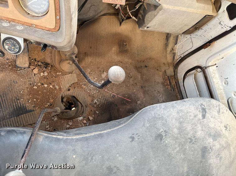 image for item DO0055 1978 Ford F800 crane truck