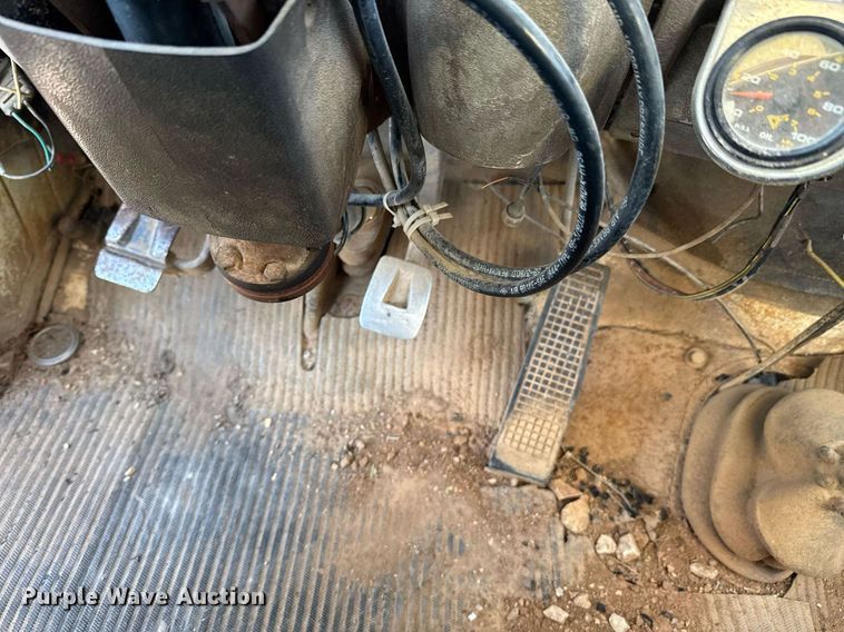 image for item DO0055 1978 Ford F800 crane truck