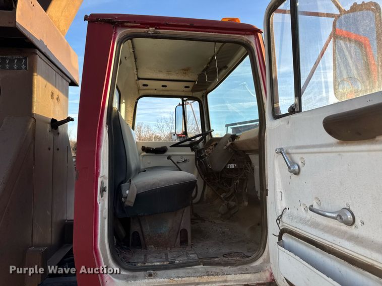 image for item DO0055 1978 Ford F800 crane truck