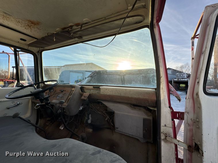 image for item DO0055 1978 Ford F800 crane truck