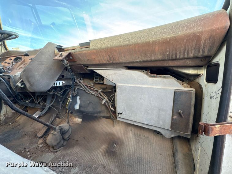 image for item DO0055 1978 Ford F800 crane truck