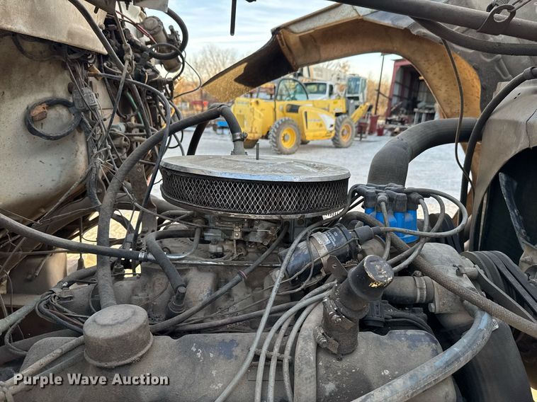 image for item DO0055 1978 Ford F800 crane truck