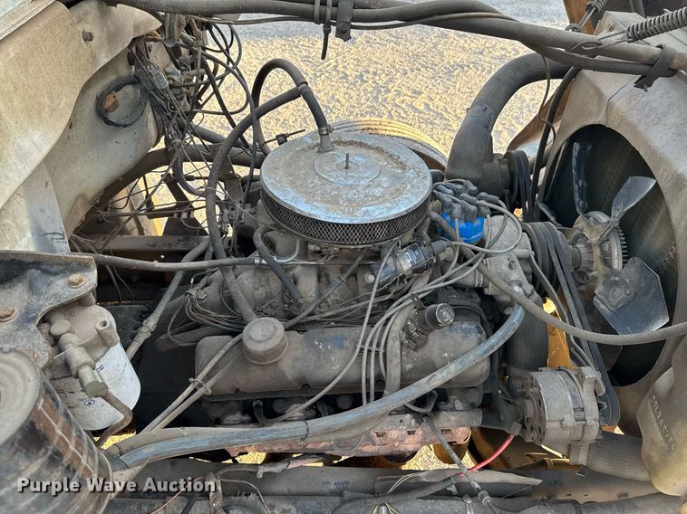 image for item DO0055 1978 Ford F800 crane truck