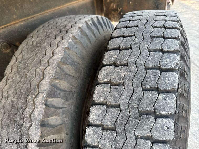 image for item DO0055 1978 Ford F800 crane truck