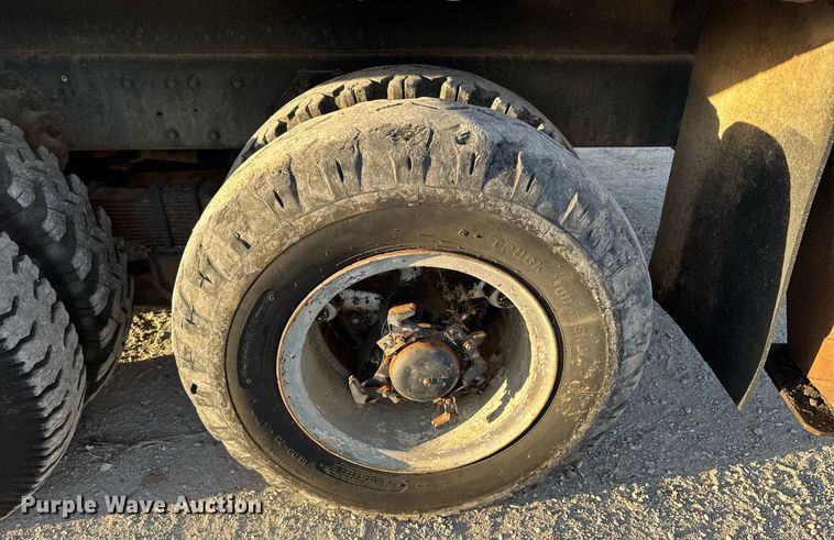 image for item DO0055 1978 Ford F800 crane truck