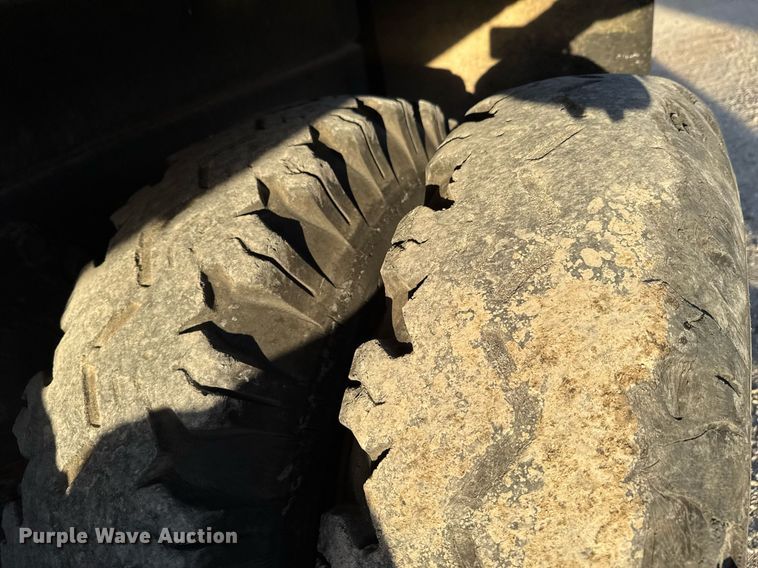 image for item DO0055 1978 Ford F800 crane truck