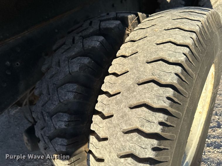 image for item DO0055 1978 Ford F800 crane truck