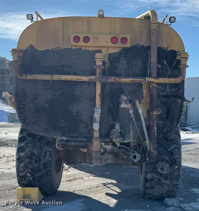 image for item DO0229 Caterpillar D25D water wagon