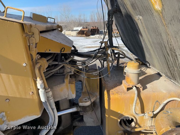 image for item DO0229 Caterpillar D25D water wagon