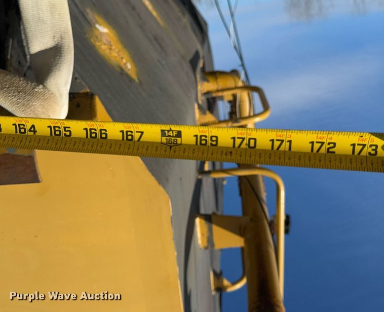 image for item DO0229 Caterpillar D25D water wagon