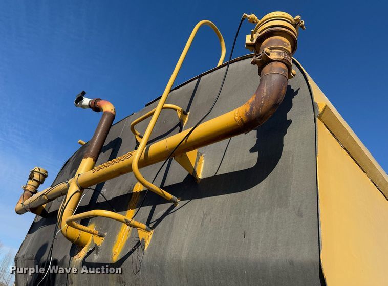 image for item DO0229 Caterpillar D25D water wagon