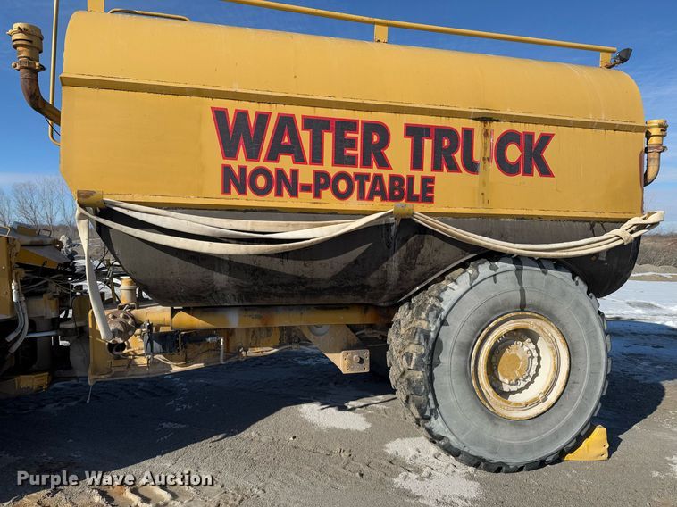 image for item DO0229 Caterpillar D25D water wagon