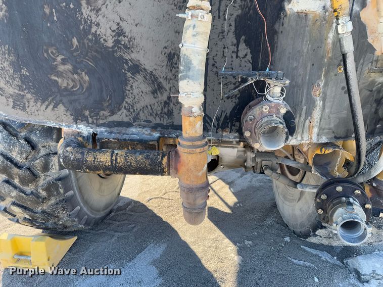 image for item DO0229 Caterpillar D25D water wagon