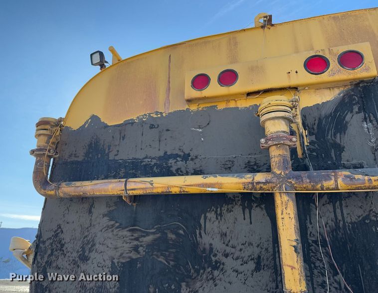image for item DO0229 Caterpillar D25D water wagon