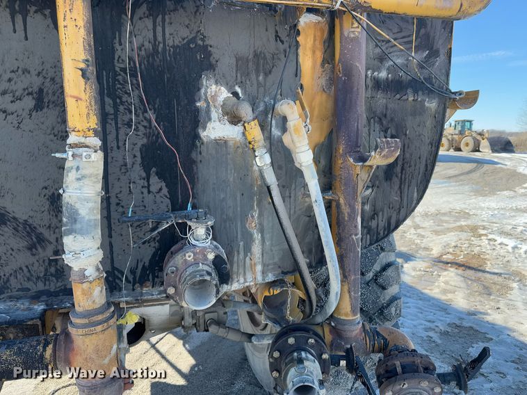 image for item DO0229 Caterpillar D25D water wagon