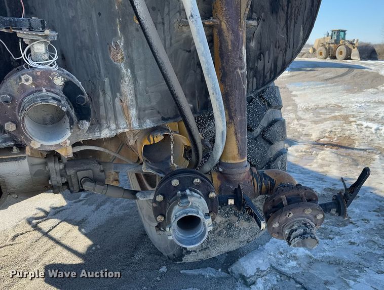 image for item DO0229 Caterpillar D25D water wagon