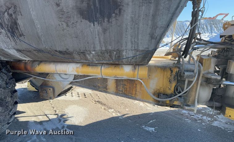 image for item DO0229 Caterpillar D25D water wagon