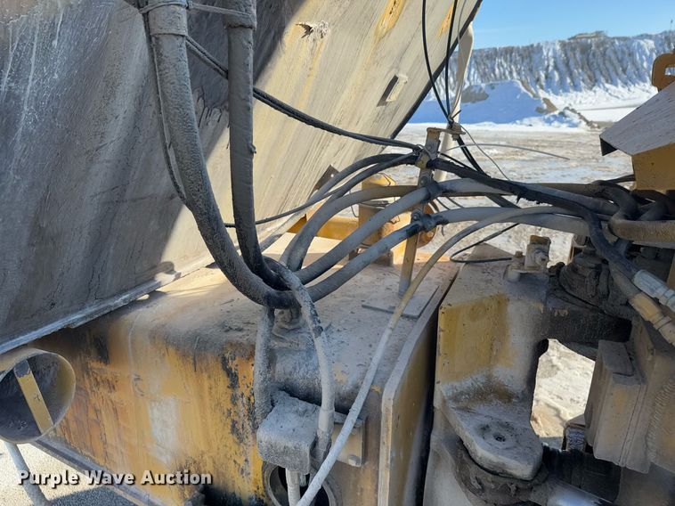 image for item DO0229 Caterpillar D25D water wagon