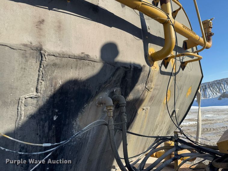 image for item DO0229 Caterpillar D25D water wagon