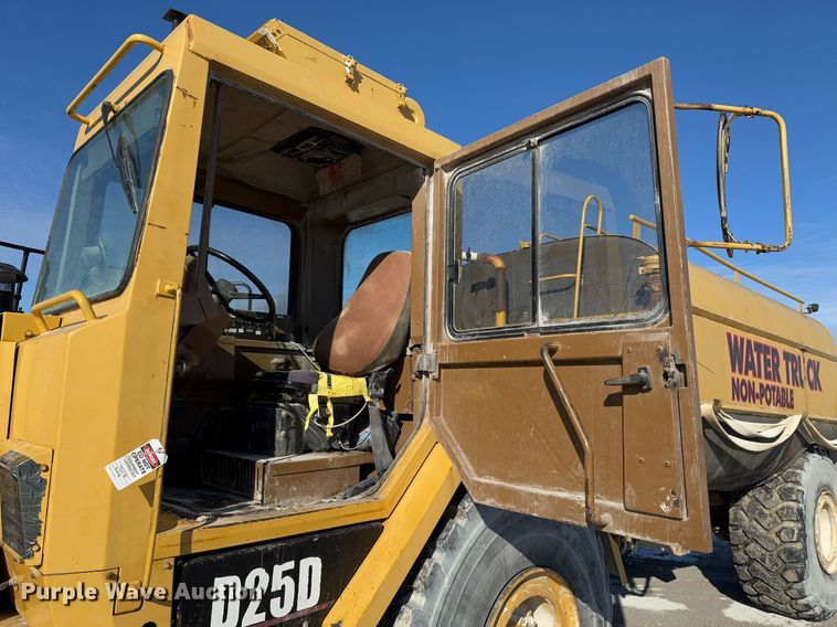 image for item DO0229 Caterpillar D25D water wagon