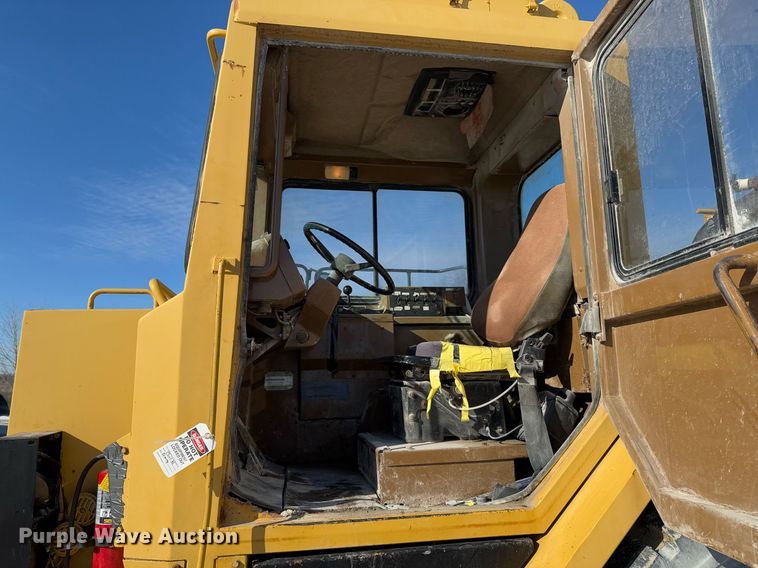 image for item DO0229 Caterpillar D25D water wagon