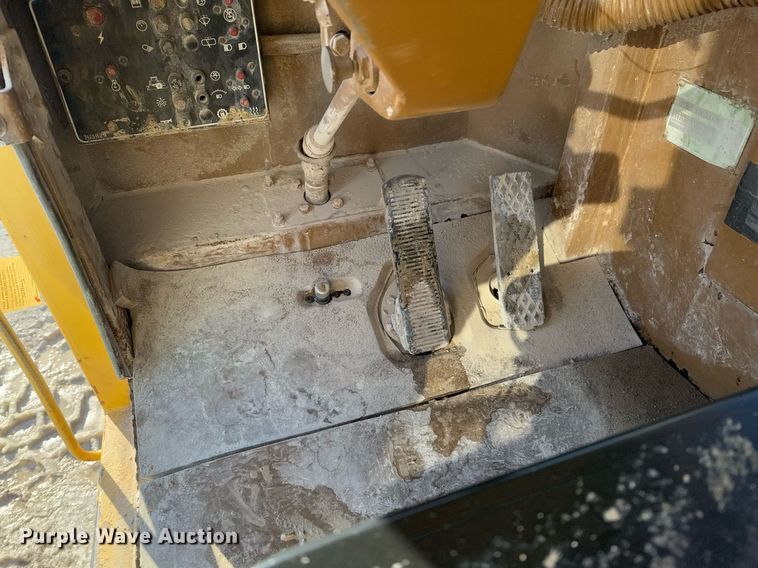 image for item DO0229 Caterpillar D25D water wagon