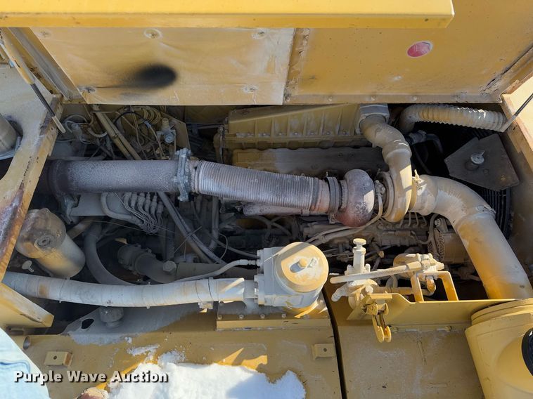 image for item DO0229 Caterpillar D25D water wagon