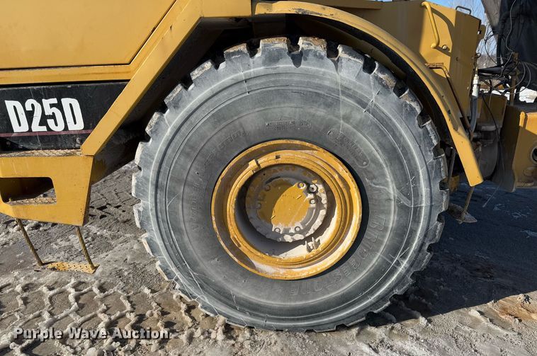 image for item DO0229 Caterpillar D25D water wagon