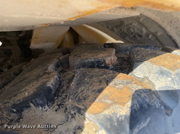 image for item DO0229 Caterpillar D25D water wagon