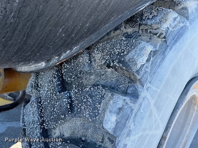 image for item DO0229 Caterpillar D25D water wagon