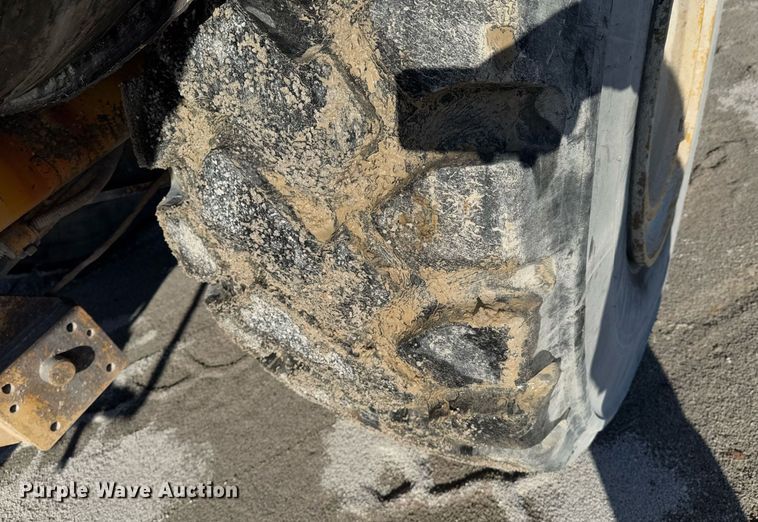 image for item DO0229 Caterpillar D25D water wagon