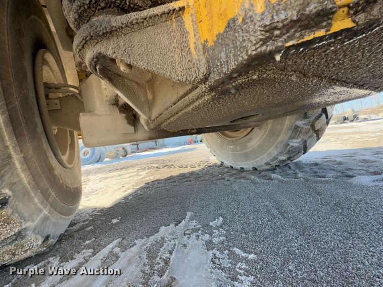 image for item DO0229 Caterpillar D25D water wagon