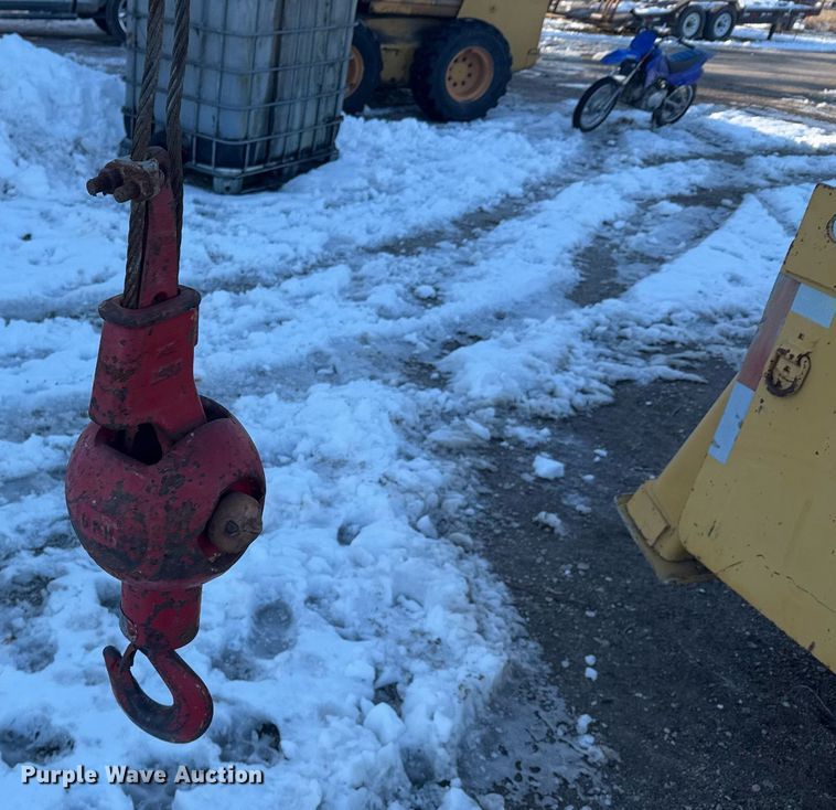 image for item DO0230 1979 Drott 3330 crane