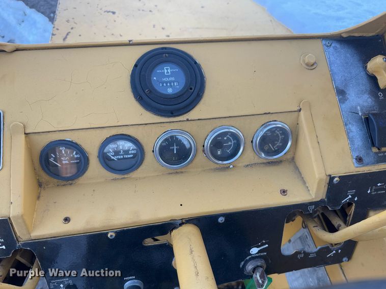 image for item DO0230 1979 Drott 3330 crane