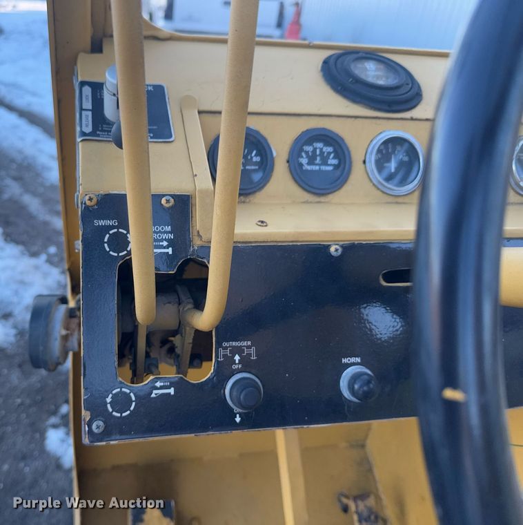 image for item DO0230 1979 Drott 3330 crane