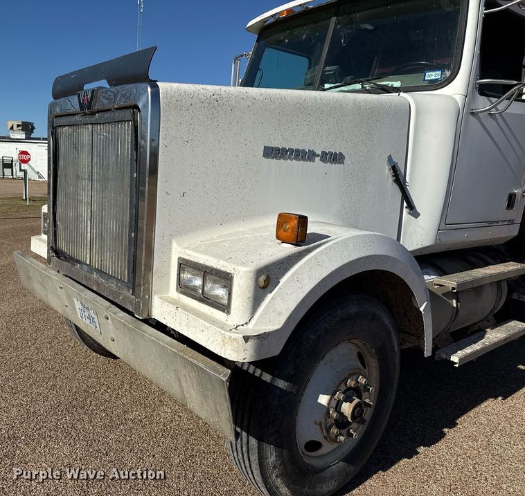 image for item DO2587 1997 Western Star 4964FX dump truck