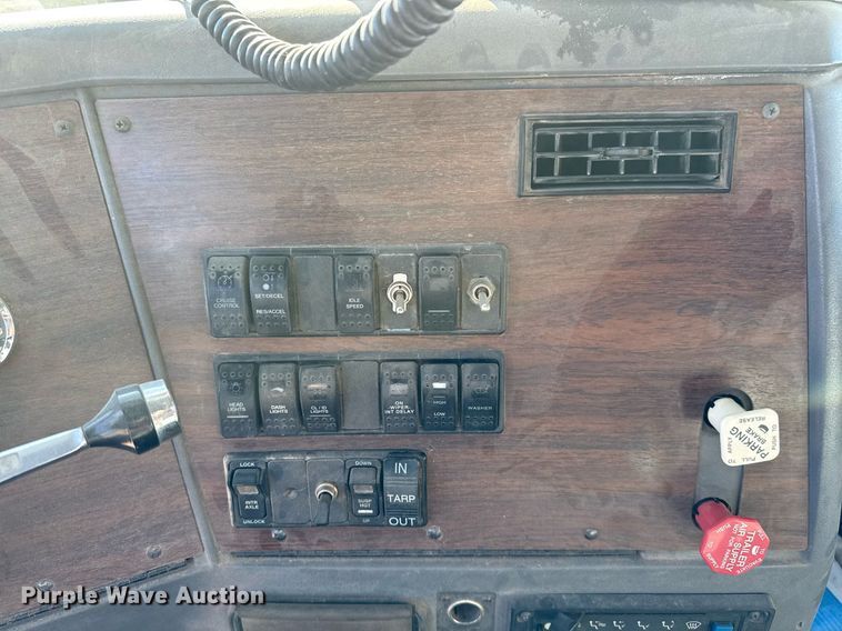 image for item DO2587 1997 Western Star 4964FX dump truck