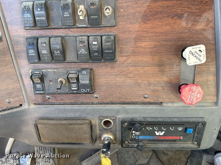 image for item DO2587 1997 Western Star 4964FX dump truck