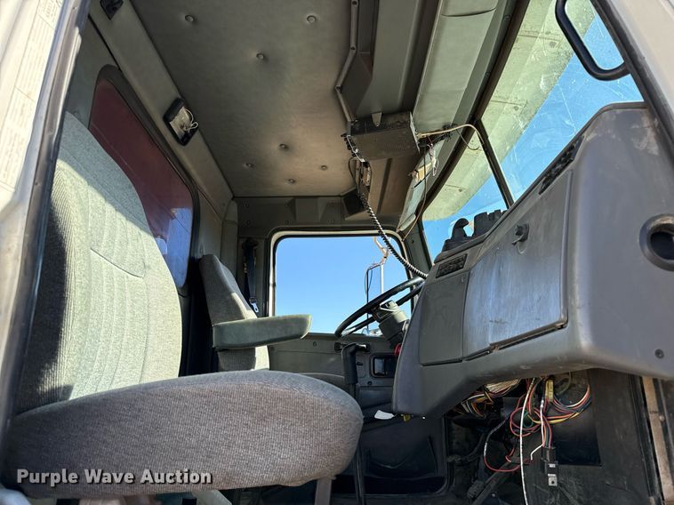 image for item DO2587 1997 Western Star 4964FX dump truck