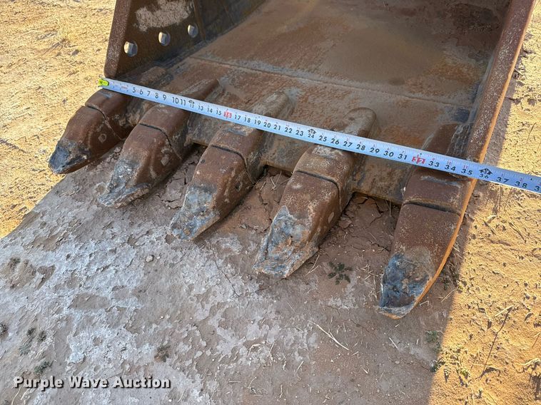 image for item DO2588 2017 Case CX210D excavator