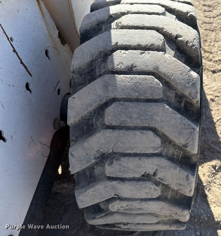 image for item DO2590 2008 Bobcat S300 skid steer loader