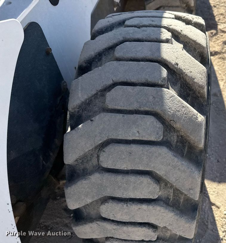 image for item DO2590 2008 Bobcat S300 skid steer loader