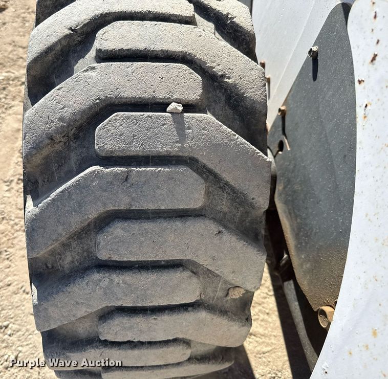 image for item DO2590 2008 Bobcat S300 skid steer loader