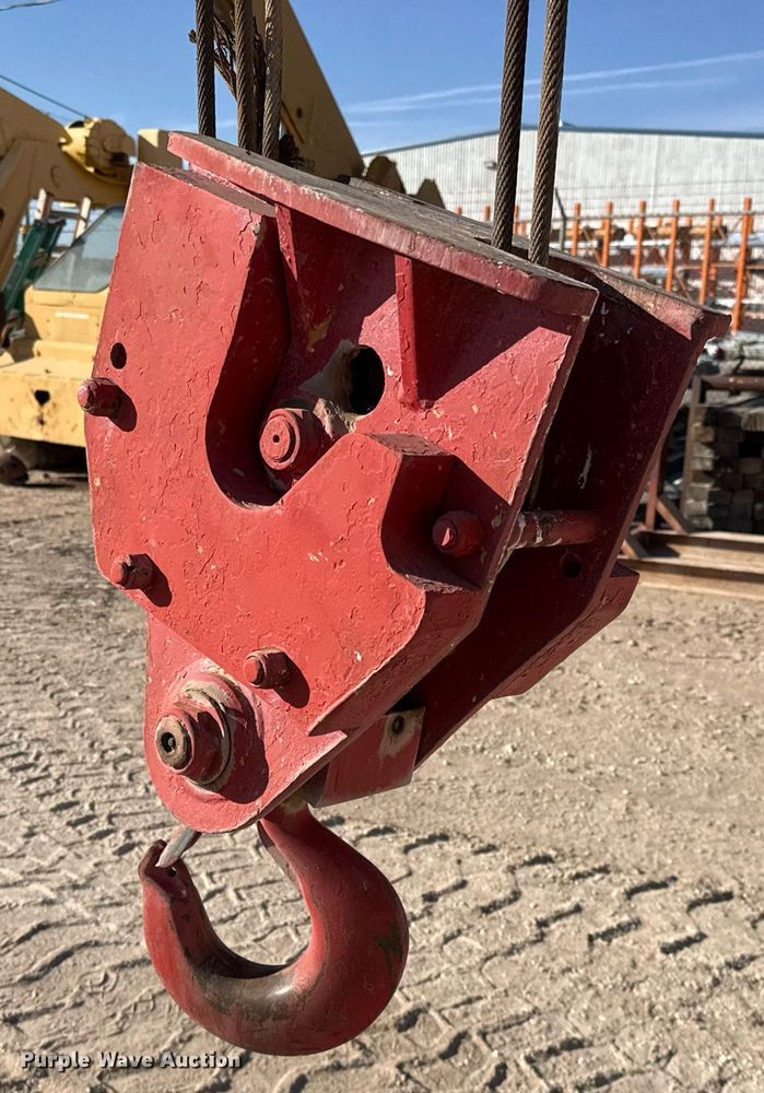 image for item DO2600 Galion 150FA crane