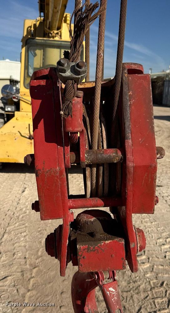 image for item DO2600 Galion 150FA crane